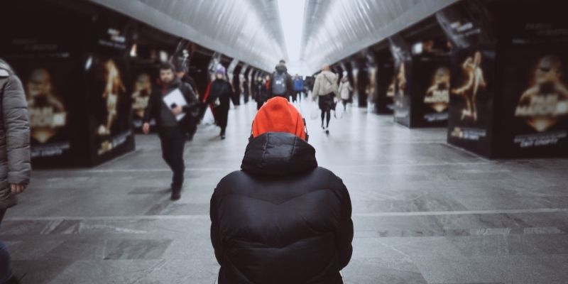 depersonalizasyon ve travma yaşayan biri