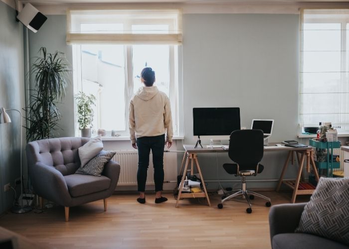 Tek başına kalan bir adam