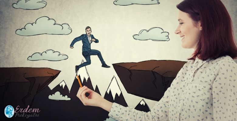 Manipülasyon yapılan bir adam ve eliyle yön veren bir kadın