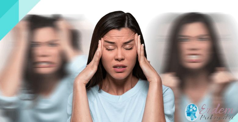 Paranoid Kişilik Bozukluğu yani paranoya hastalığı olan bir kadın saçlarını tutuyor