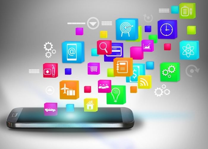 Sosyal medya ikonlarının olduğu bir görsel